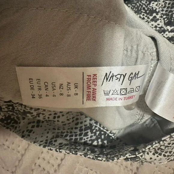 NWT- Nasty Gal Grey Snake Print Denim Straight Leg. US size 4. - Picture 13 of 13